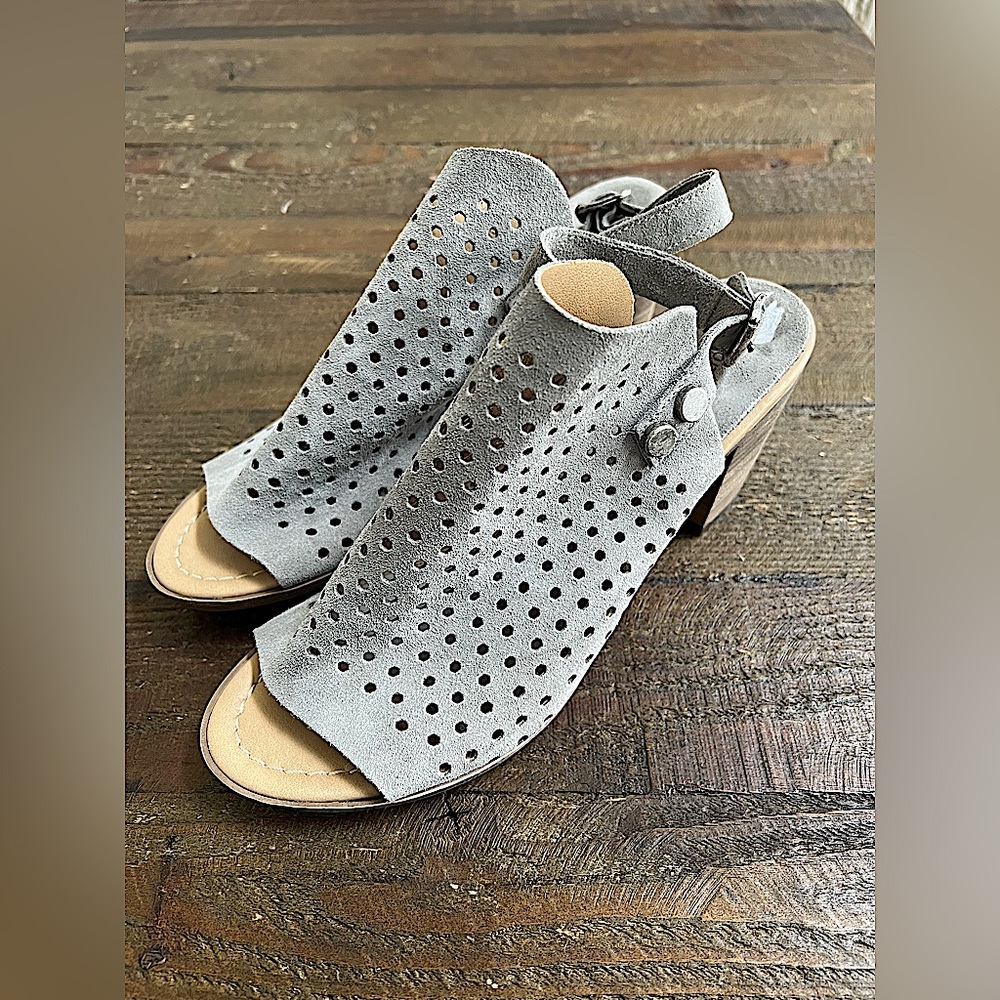 Grey Leather Upper block heel Sandal.